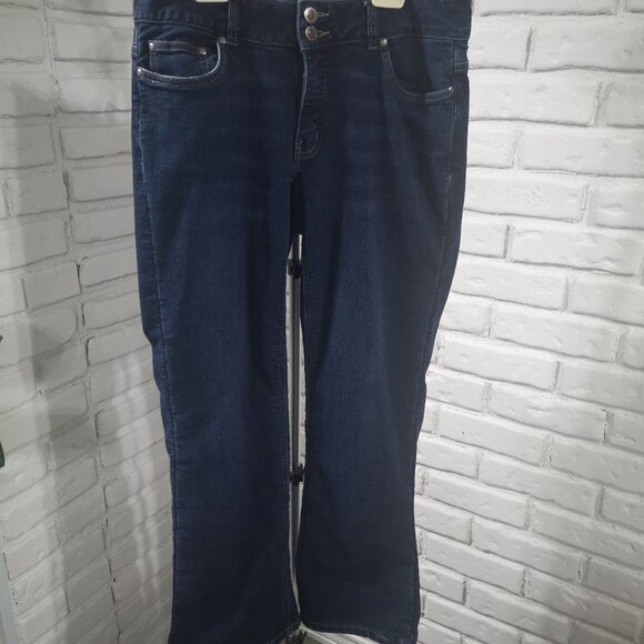 Wind River Curvy Ladies Lined Medium Wash Bootcut Slight Flare Jeans - Picture 1 of 14